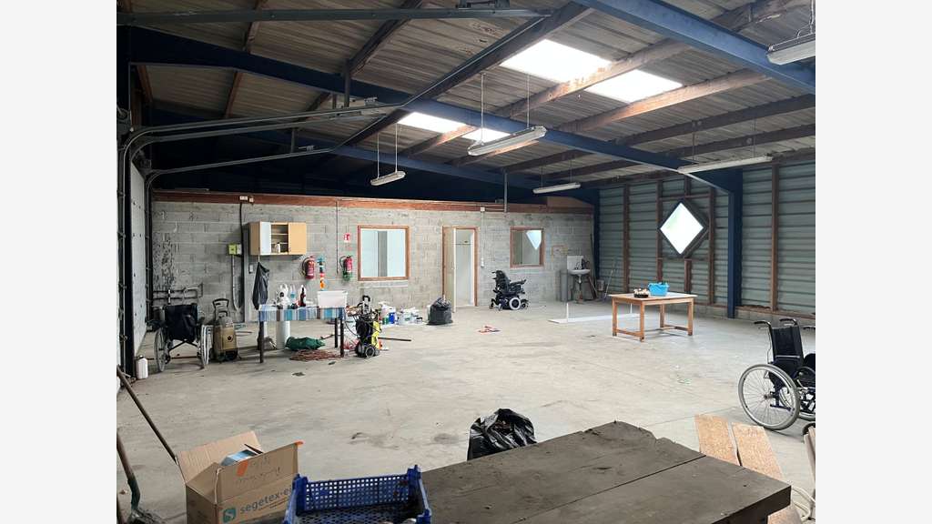 A louer local d'activité 240m² à Pleumeur-Bodou