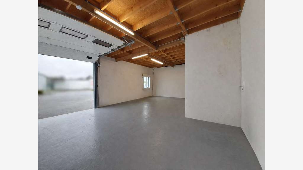 Location local stockage 67m² avec alarme à Ploeren
