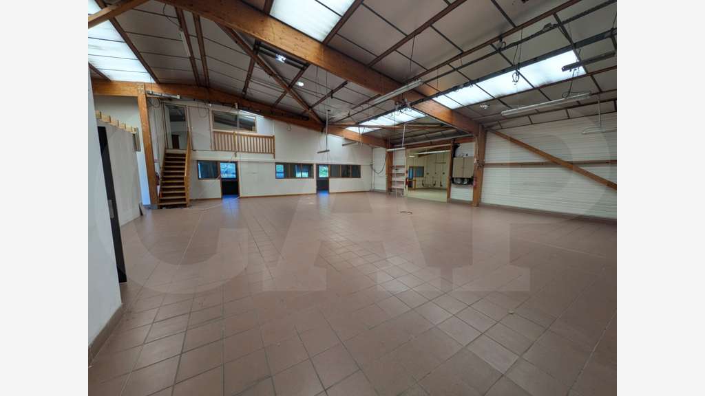 AV ou AL bâtiment d'activités 700m² à Vannes Ouest