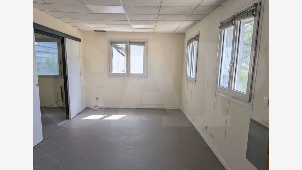 AV ou AL bâtiment d'activités 700m² à Vannes Ouest