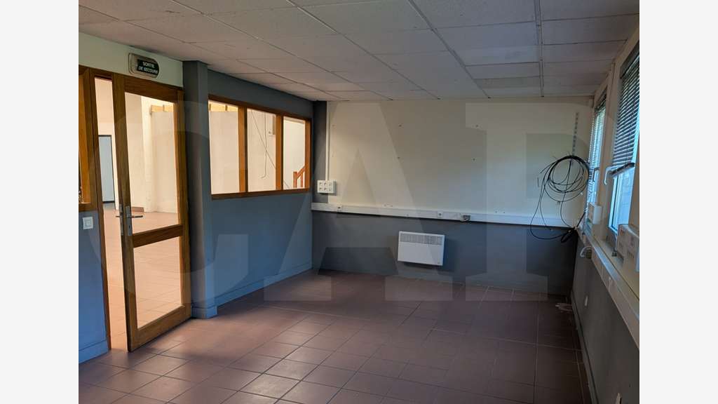 AV ou AL bâtiment d'activités 700m² à Vannes Ouest