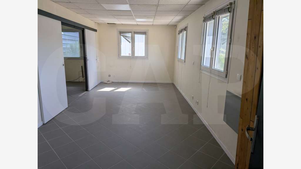 AV ou AL bâtiment d'activités 700m² à Vannes Ouest