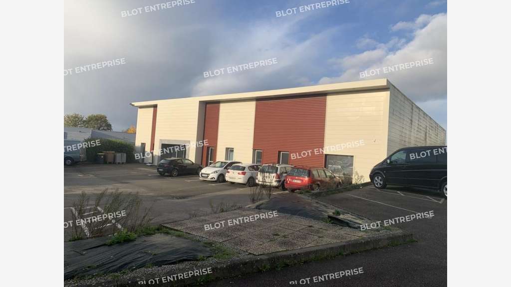 À LOUER - LOCAL D'ACTIVITÉS 821 m² - PLOEREN