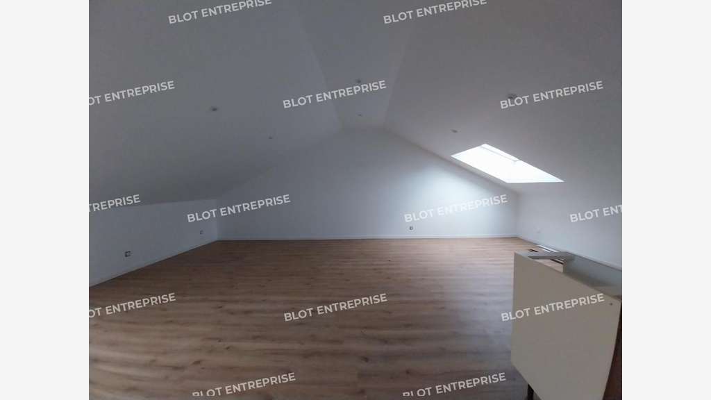 A louer local d'activités 215m² en ZA à Ploeren