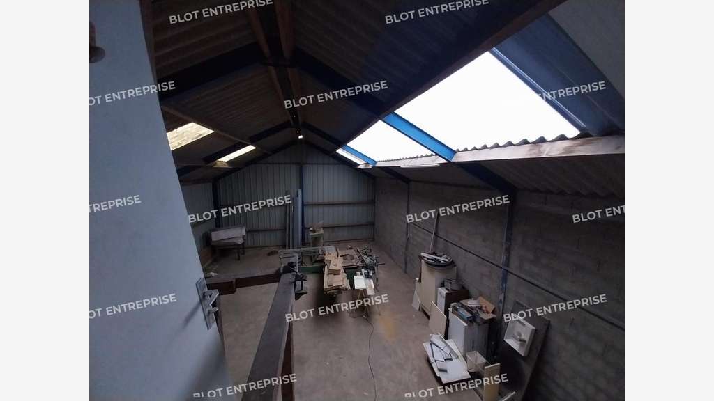 A louer local d'activités 215m² en ZA à Ploeren