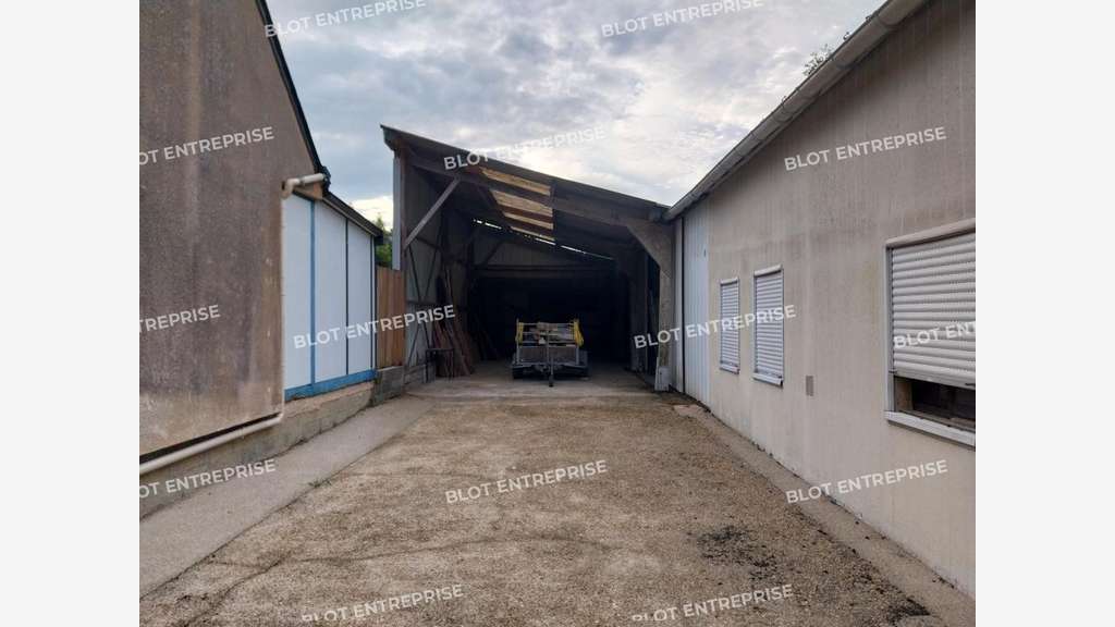 A louer local d'activités 215m² en ZA à Ploeren