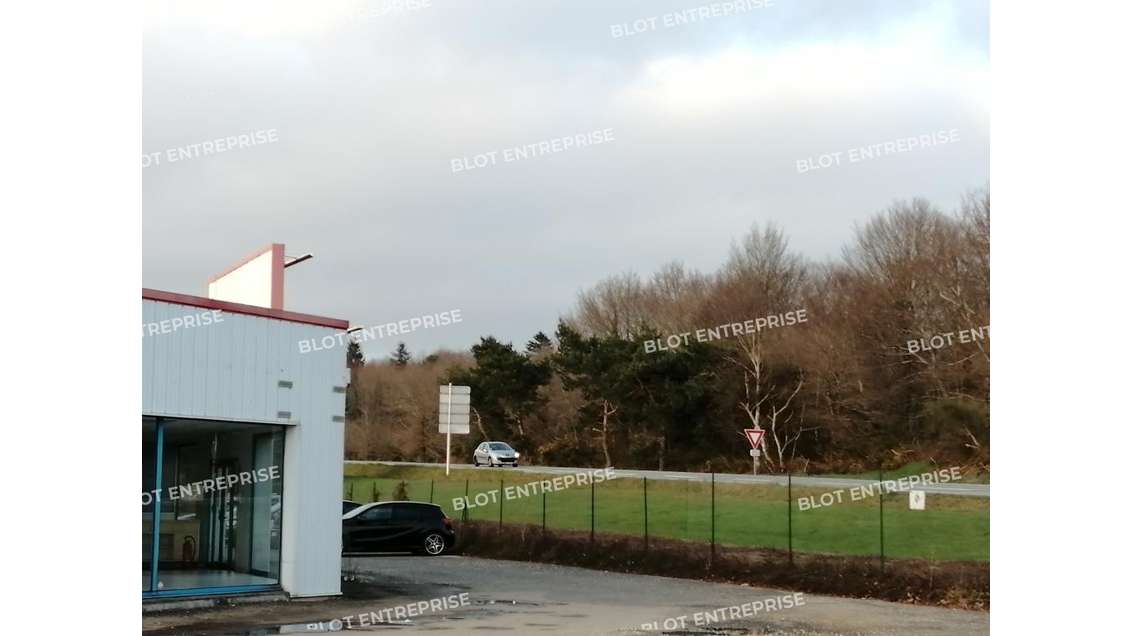 A louer local 500m² Zone de Restavy à Plouay