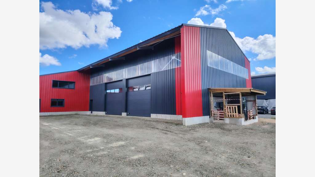 A louer box neuf de 127m² à Ploudaniel