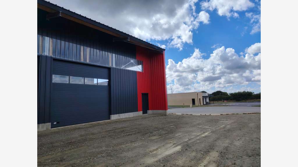 A louer box neuf de 127m² à Ploudaniel