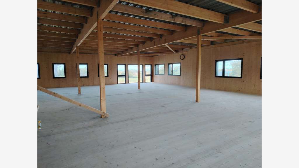 A louer bureaux de 230m² au 1er étage à Ploudaniel