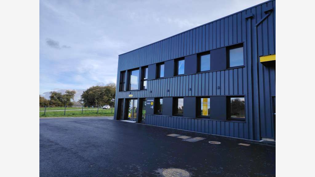 A louer bureaux de 230m² au 1er étage à Ploudaniel