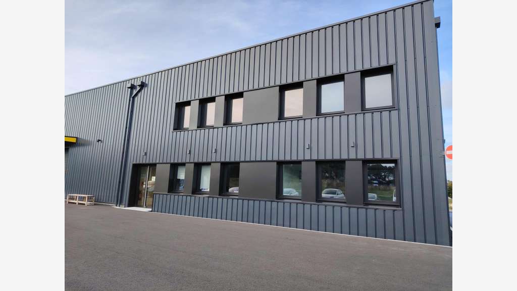 A louer bureaux de 230m² au 1er étage à Ploudaniel