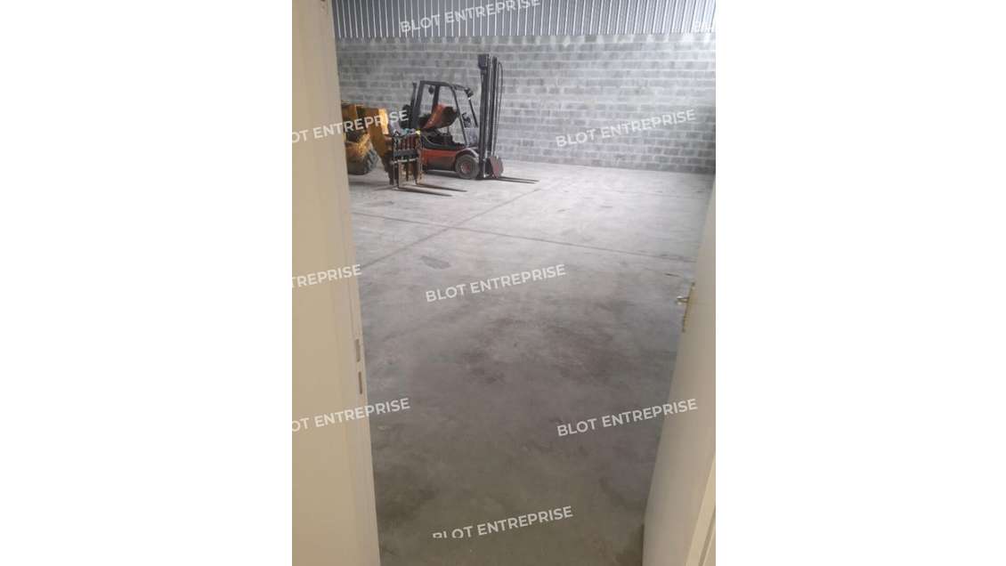 A louer locaux d'activites 400m² à Plouedern