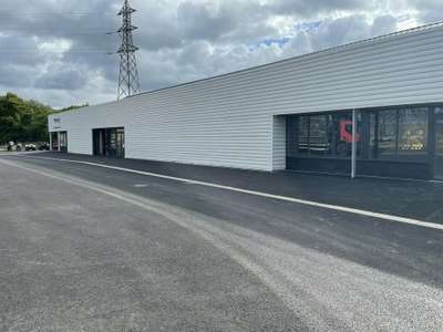 A louer local d' activités de 700m² à Plouedern