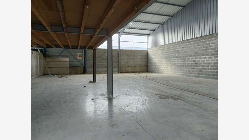 A louer local d'activité de 300m² à Plouédern
