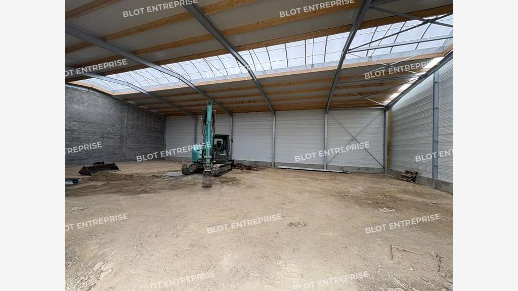 A louer locaux 372m² Plouédern zone Sant Alar