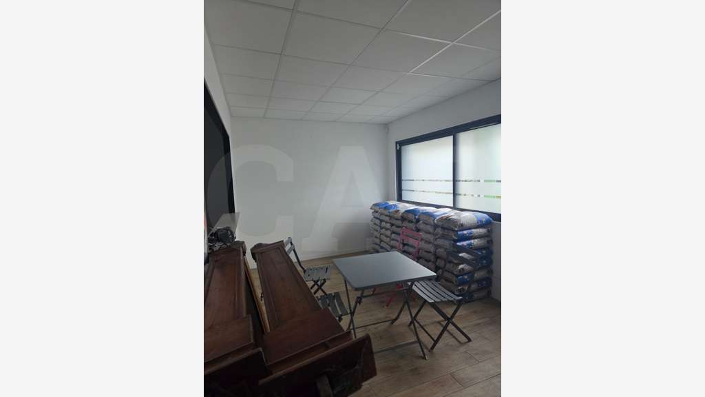 A louer local 340m² à Ploufragan zone Châtelets