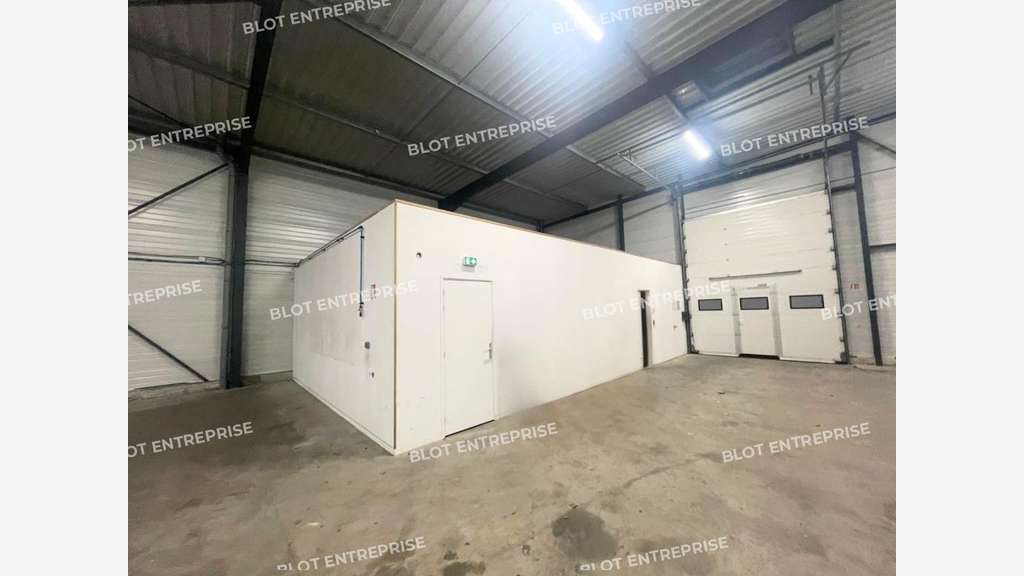 A louer bâtiment indépendant 370m² à Ploufragan