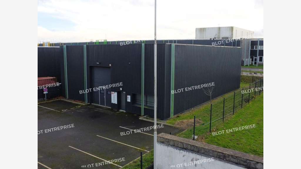 A louer bâtiment indépendant 370m² à Ploufragan