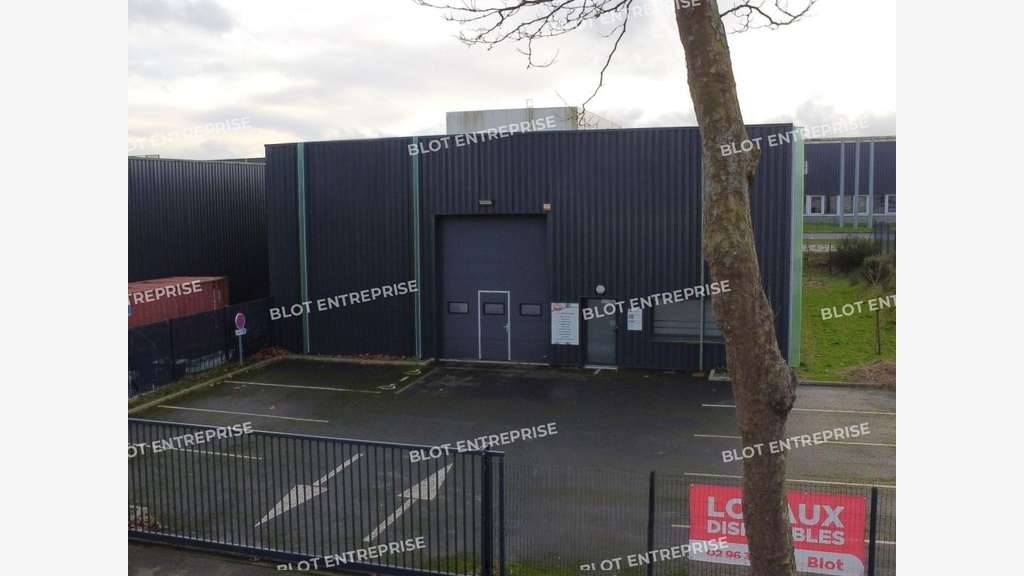 A louer bâtiment indépendant 370m² à Ploufragan