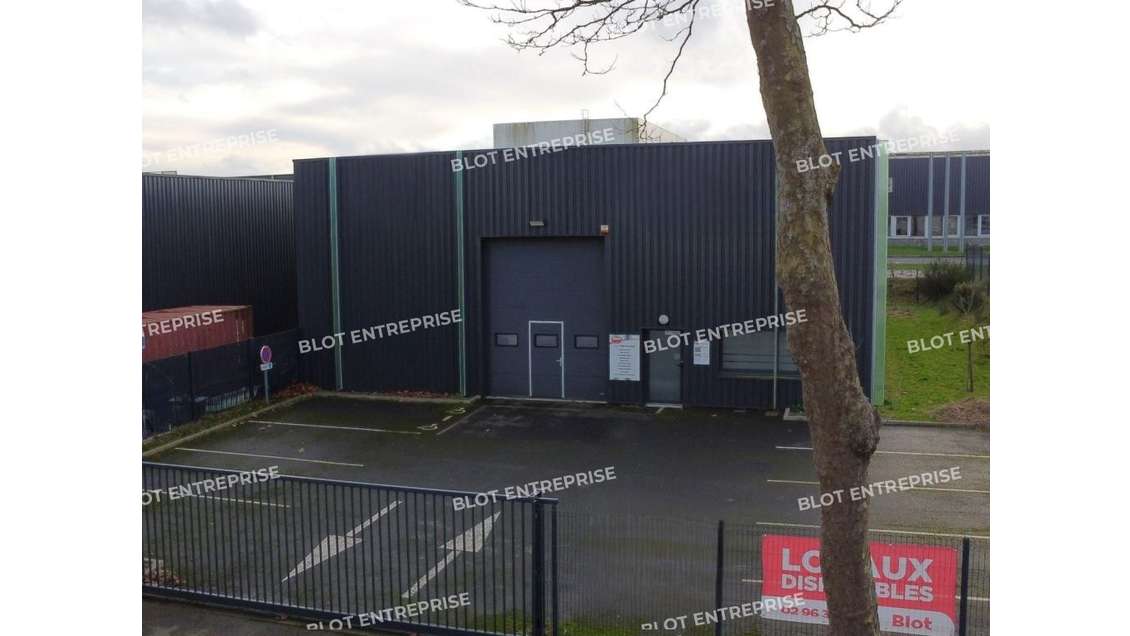 A louer bâtiment indépendant 370m² à Ploufragan
