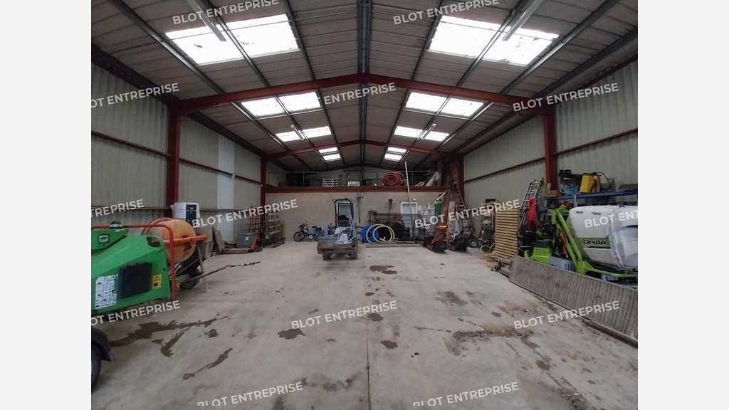 A louer local d'activités 285m² à Plougoumelen