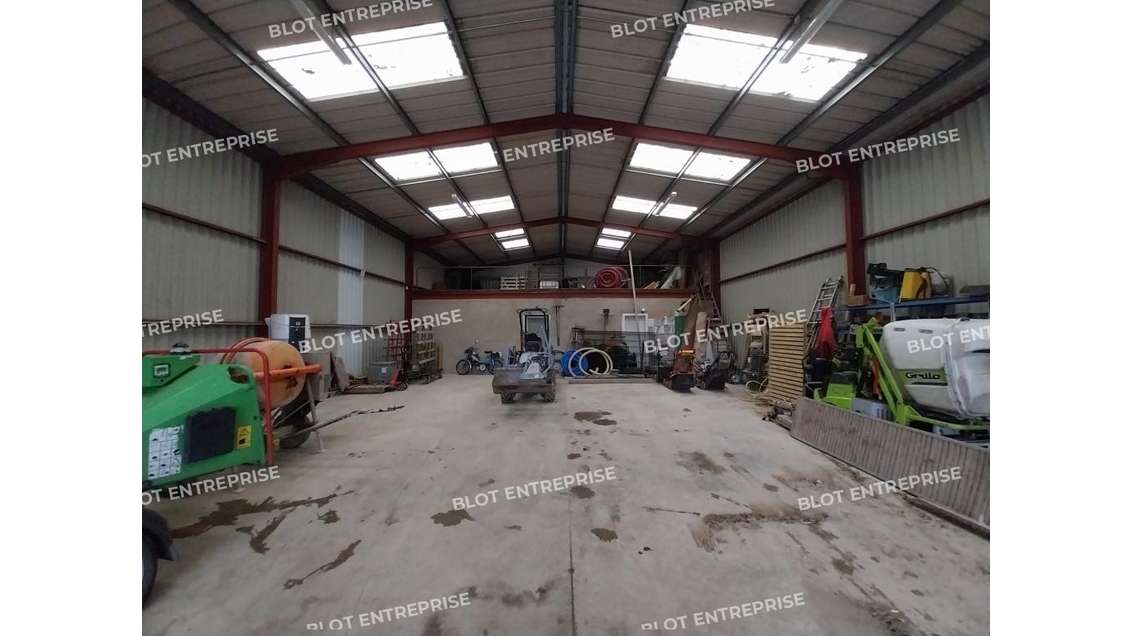 A louer local d'activités 285m² à Plougoumelen