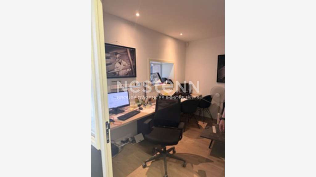 Loue local d'activité 630m² pleine visibilité 56