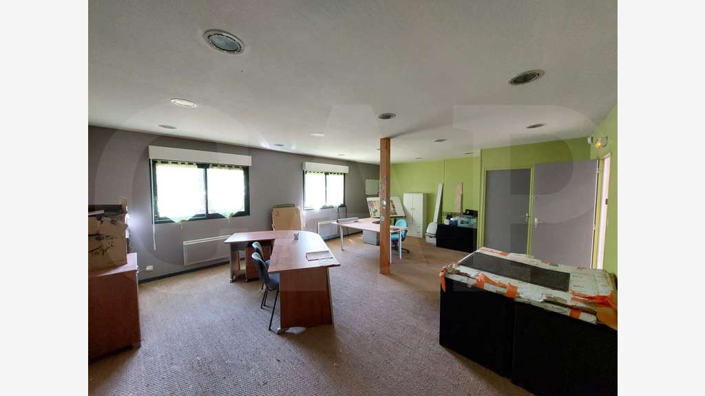 A louer local d'activité 277m² à Plougoumelen
