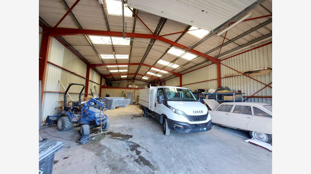 A louer local d'activité 277m² à Plougoumelen