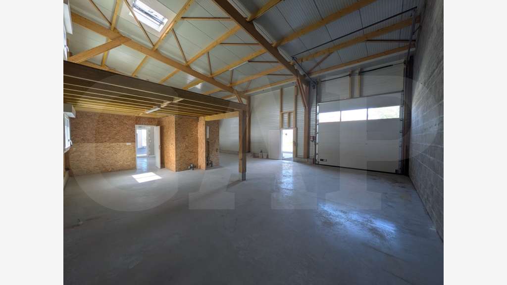 Loue bâtiment activités neuf 205m² au Plougoumelen