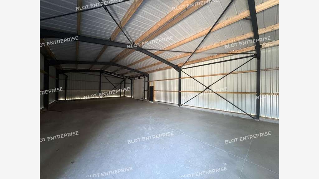 À LOUER - LOCAL D'ACTIVITES - 240 m² PLOUIGNEAU