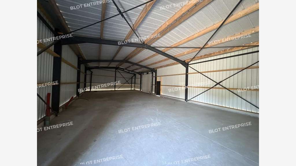 À LOUER - LOCAL D'ACTIVITES - 240 m² PLOUIGNEAU