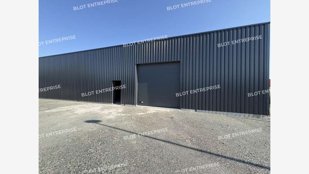 À LOUER - LOCAL D'ACTIVITES - 240 m² PLOUIGNEAU