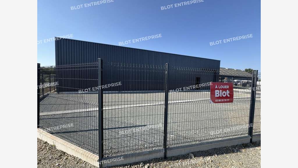À LOUER - LOCAL D'ACTIVITES - 240 m² PLOUIGNEAU