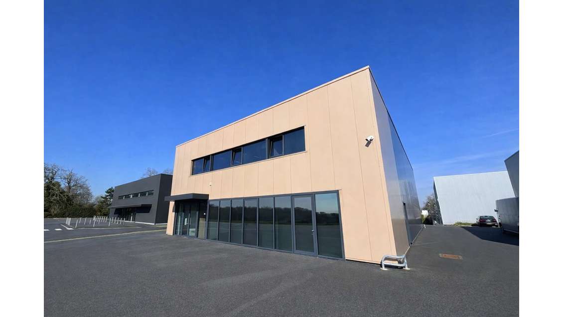 Bâtiment d'activité récent 420 m² Pluguffan /