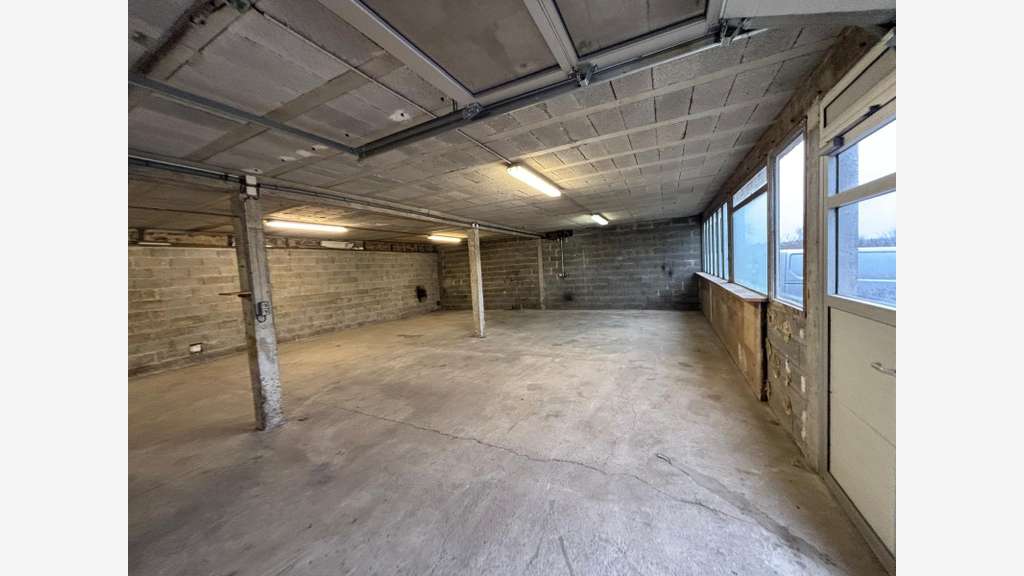 À vendre Local atelier de 170m² à Pluguffan