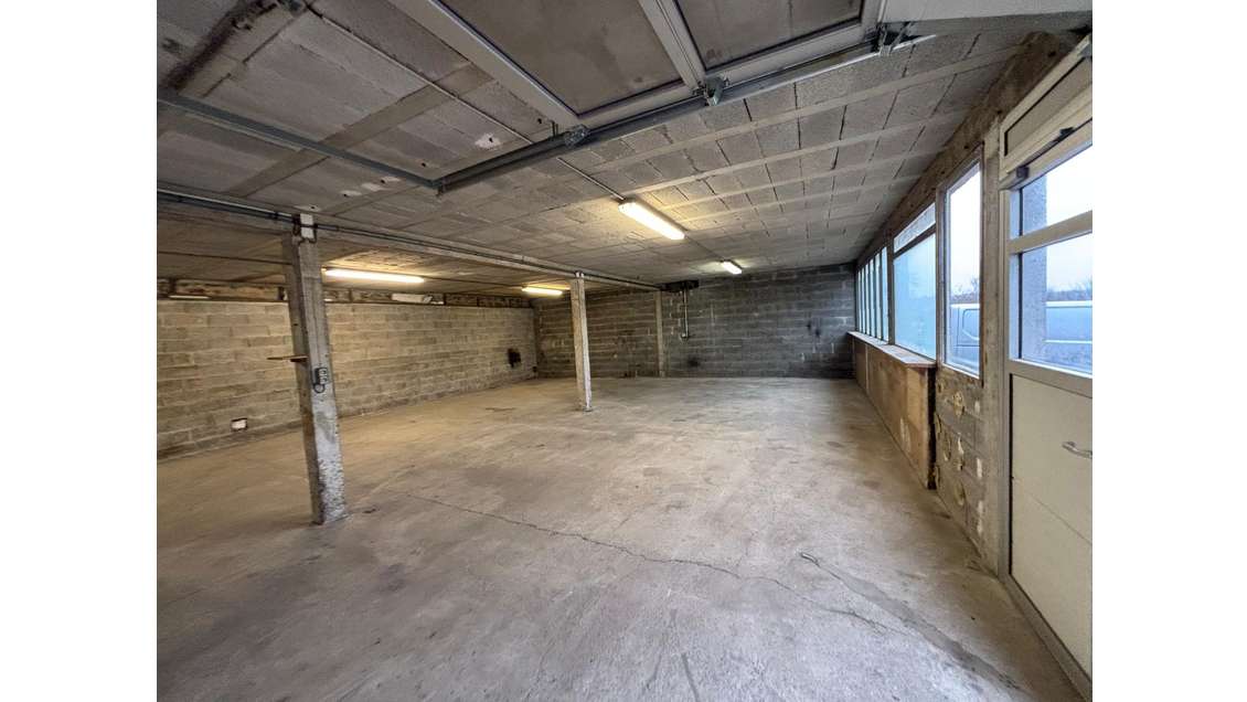 À vendre Local atelier de 170m² à Pluguffan