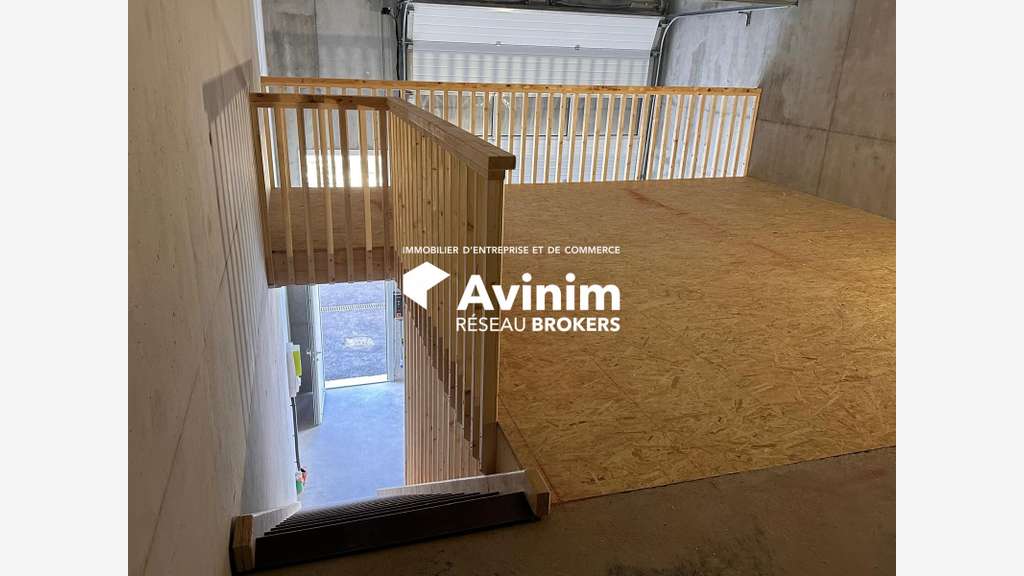 Box professionnel neuf 116m² à louer Poisy
