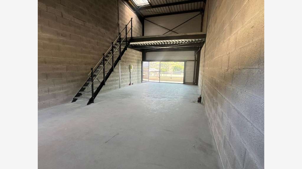 Location pure local activité 90m² à Annecy agglo