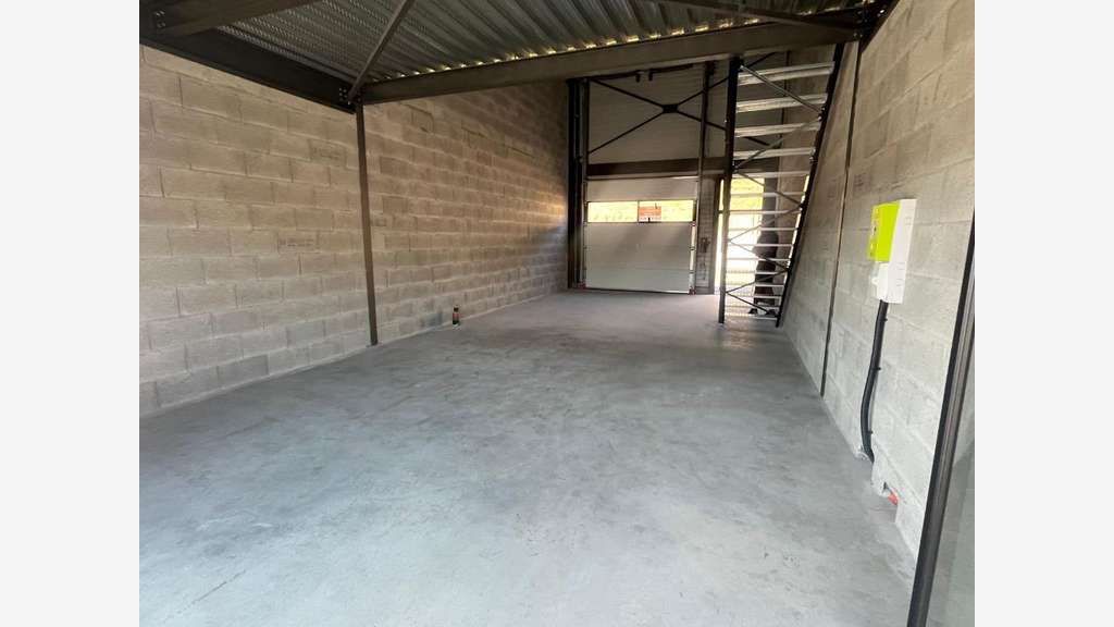 Location pure local activité 90m² à Annecy agglo