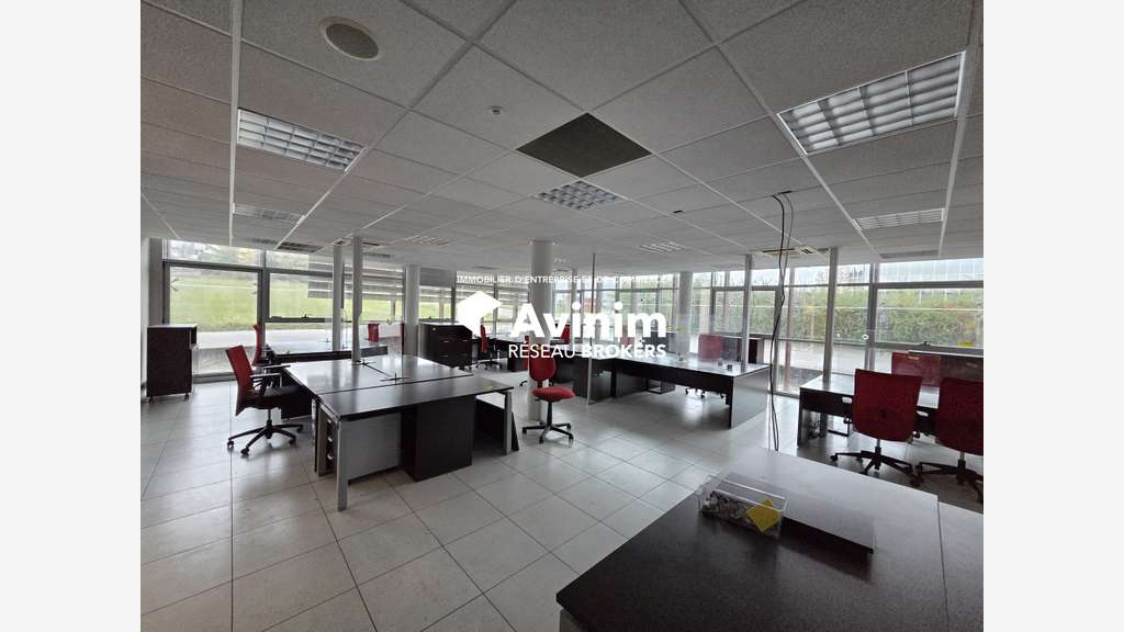 À LOUER – LOCAL D’ACTIVITÉ DE 1 837 M² – POISY