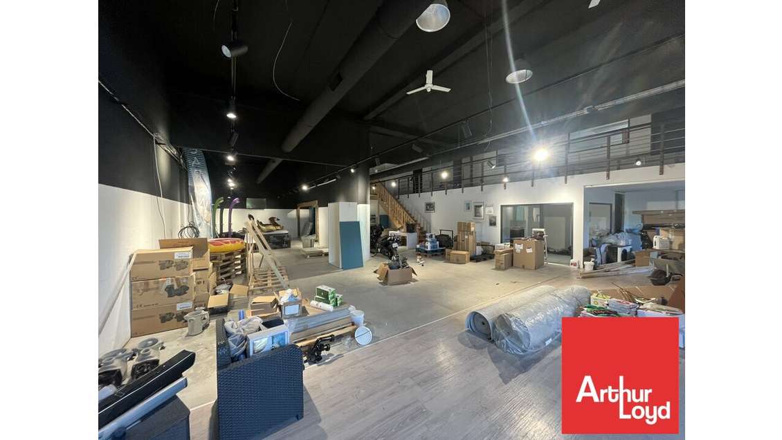 Local professionnel 320m² à louer à Poitiers sud