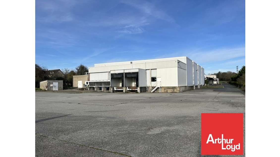 Entrepôt logistique 1330m² à louer à Poitiers