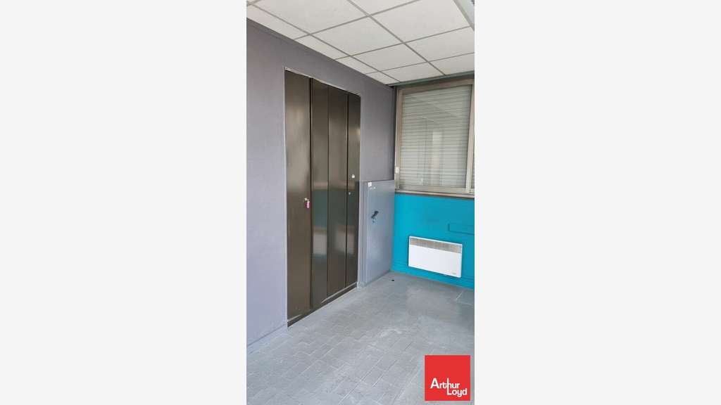 Local d'activité 772m² à louer à Poitiers
