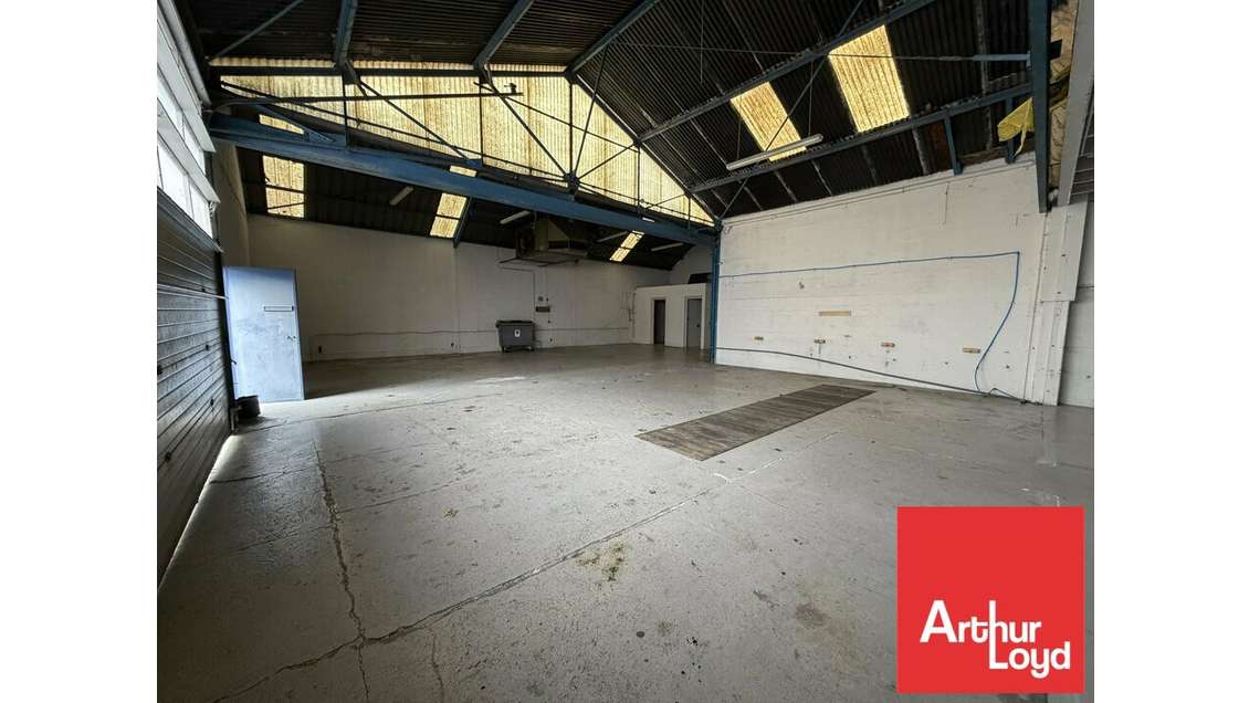Loue local d'activité 280m² à Poitiers axe majeur