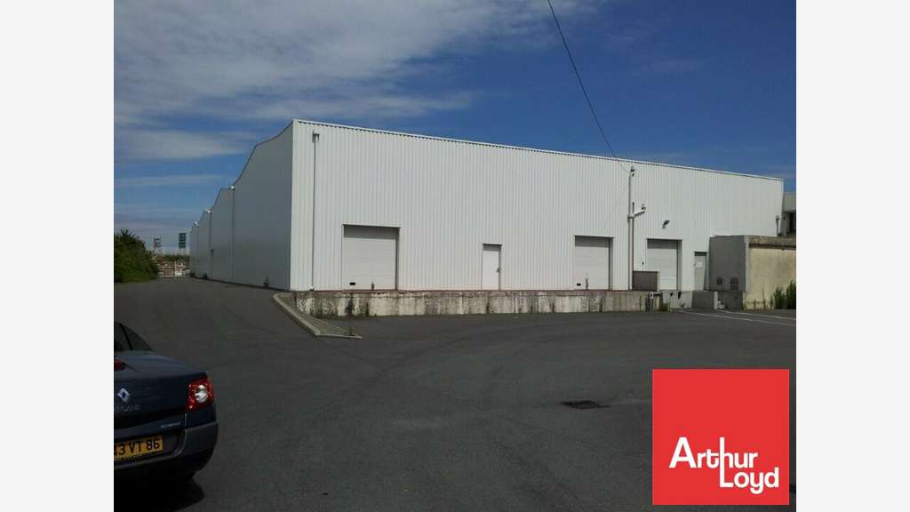 Entrepôts de 730m² à louer à Poitiers empl strat