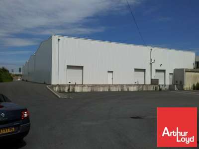 Entrepôts de 730m² à louer à Poitiers empl strat