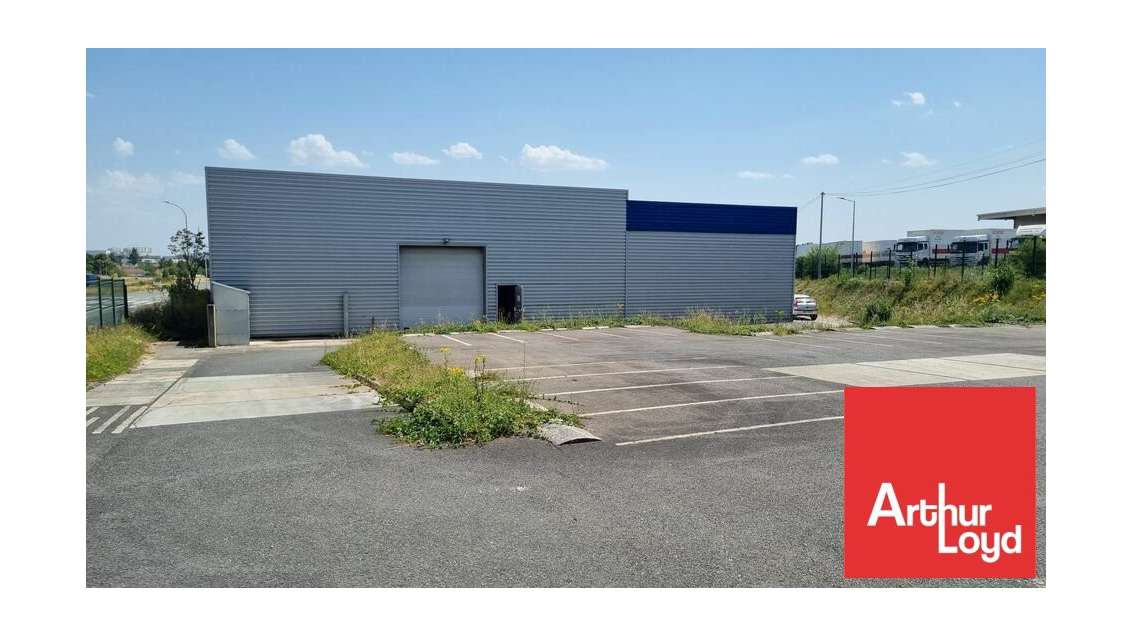Bâtiment d'activité 400m² à louer à Poitiers