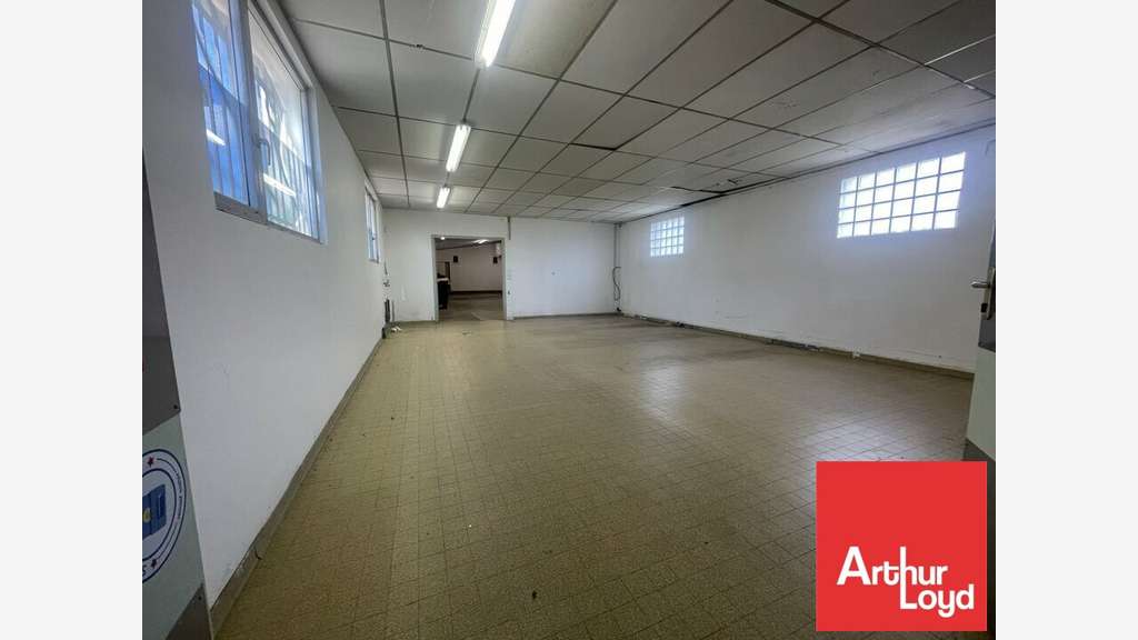 Entrepôt 92m² à louer à l'Est de Poitiers
